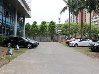 潤(rùn)東方環(huán)?？照{(diào)冷風(fēng)機(jī)廠家銷售部室外停車場(chǎng)